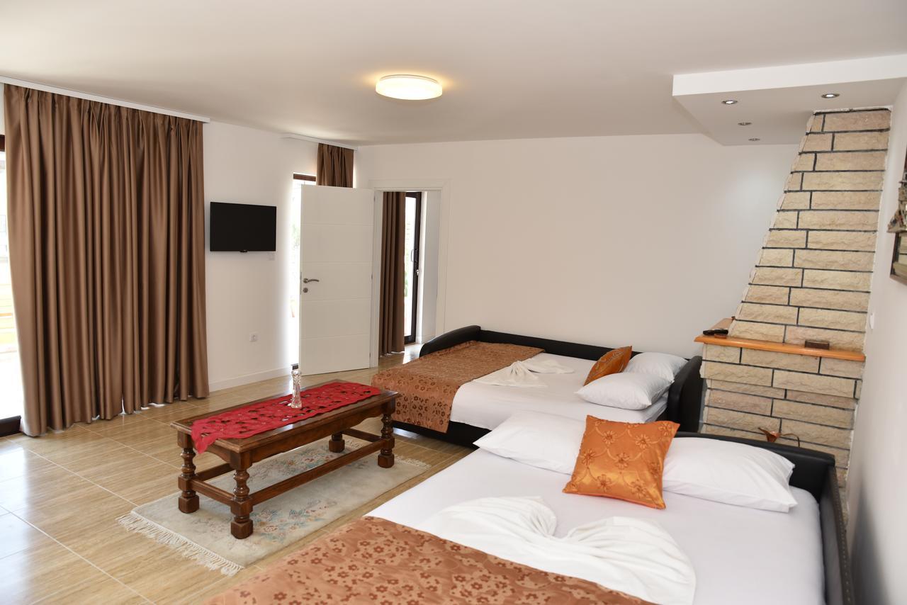 Guest House Evropa Ulcinj Ngoại thất bức ảnh
