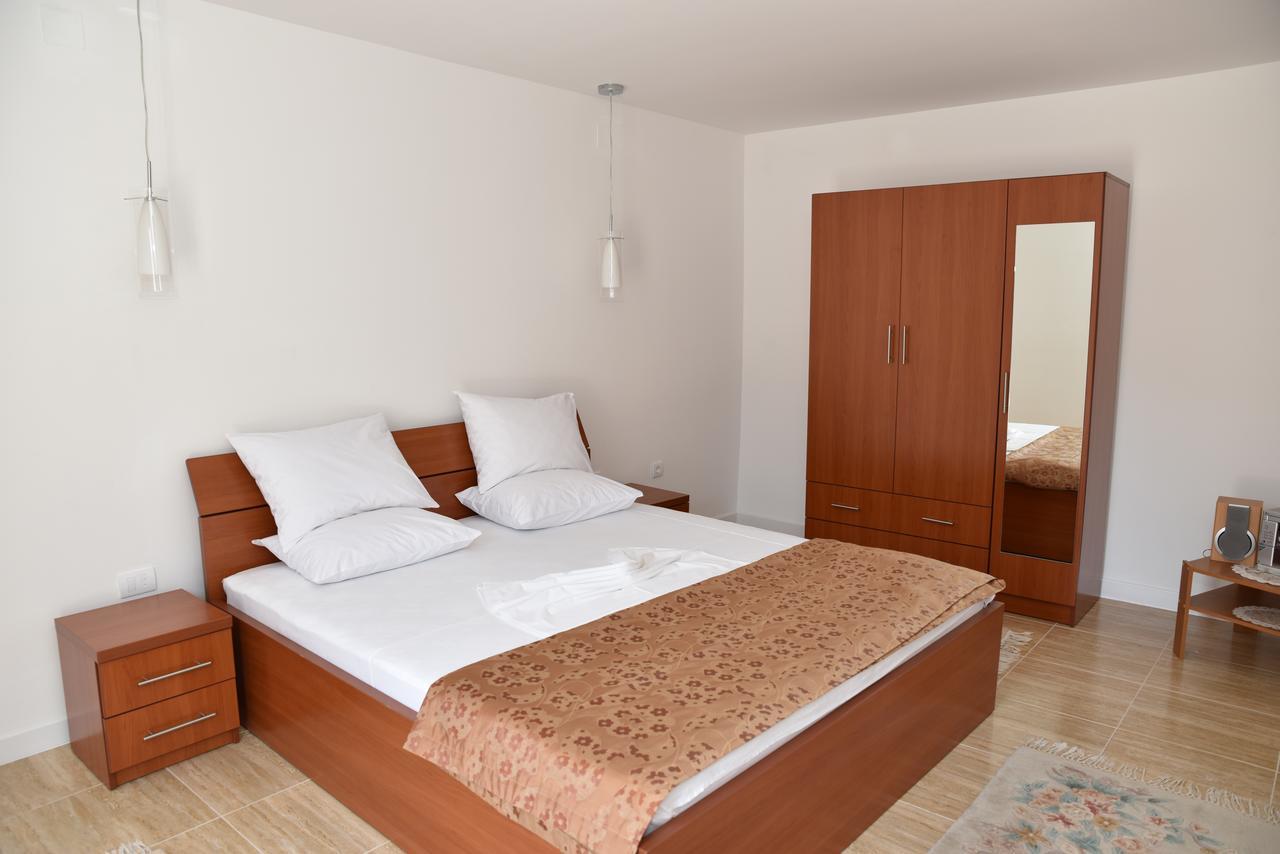Guest House Evropa Ulcinj Ngoại thất bức ảnh