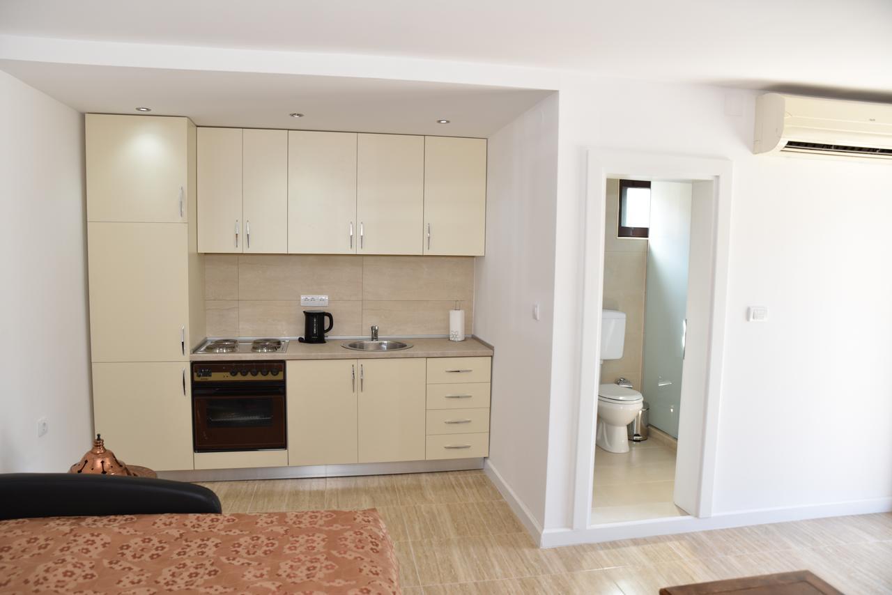 Guest House Evropa Ulcinj Ngoại thất bức ảnh
