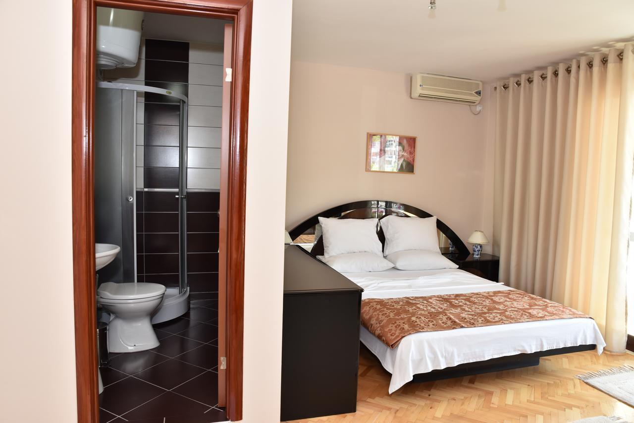 Guest House Evropa Ulcinj Ngoại thất bức ảnh