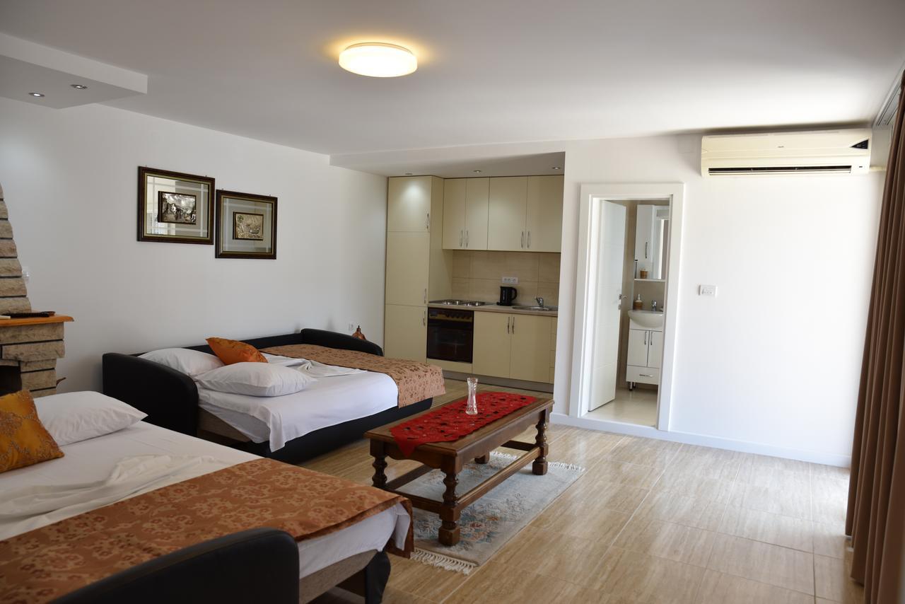 Guest House Evropa Ulcinj Ngoại thất bức ảnh