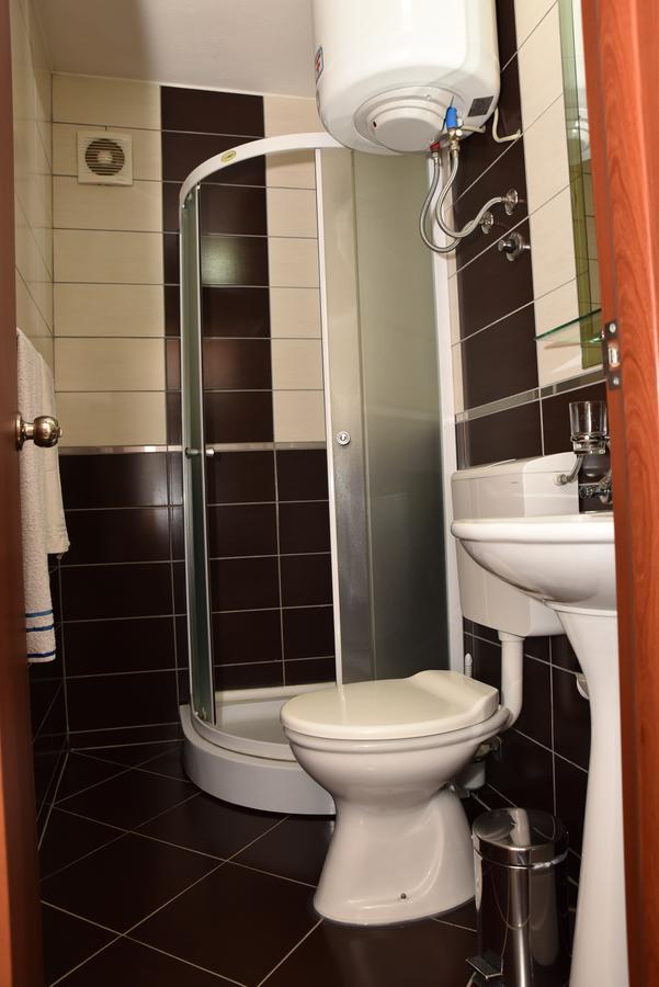 Guest House Evropa Ulcinj Ngoại thất bức ảnh