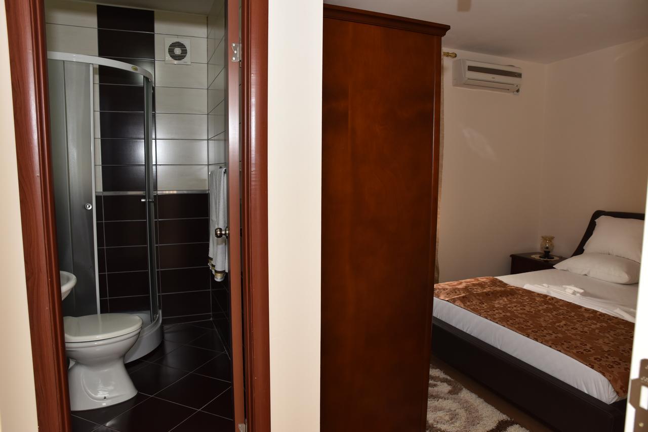 Guest House Evropa Ulcinj Ngoại thất bức ảnh
